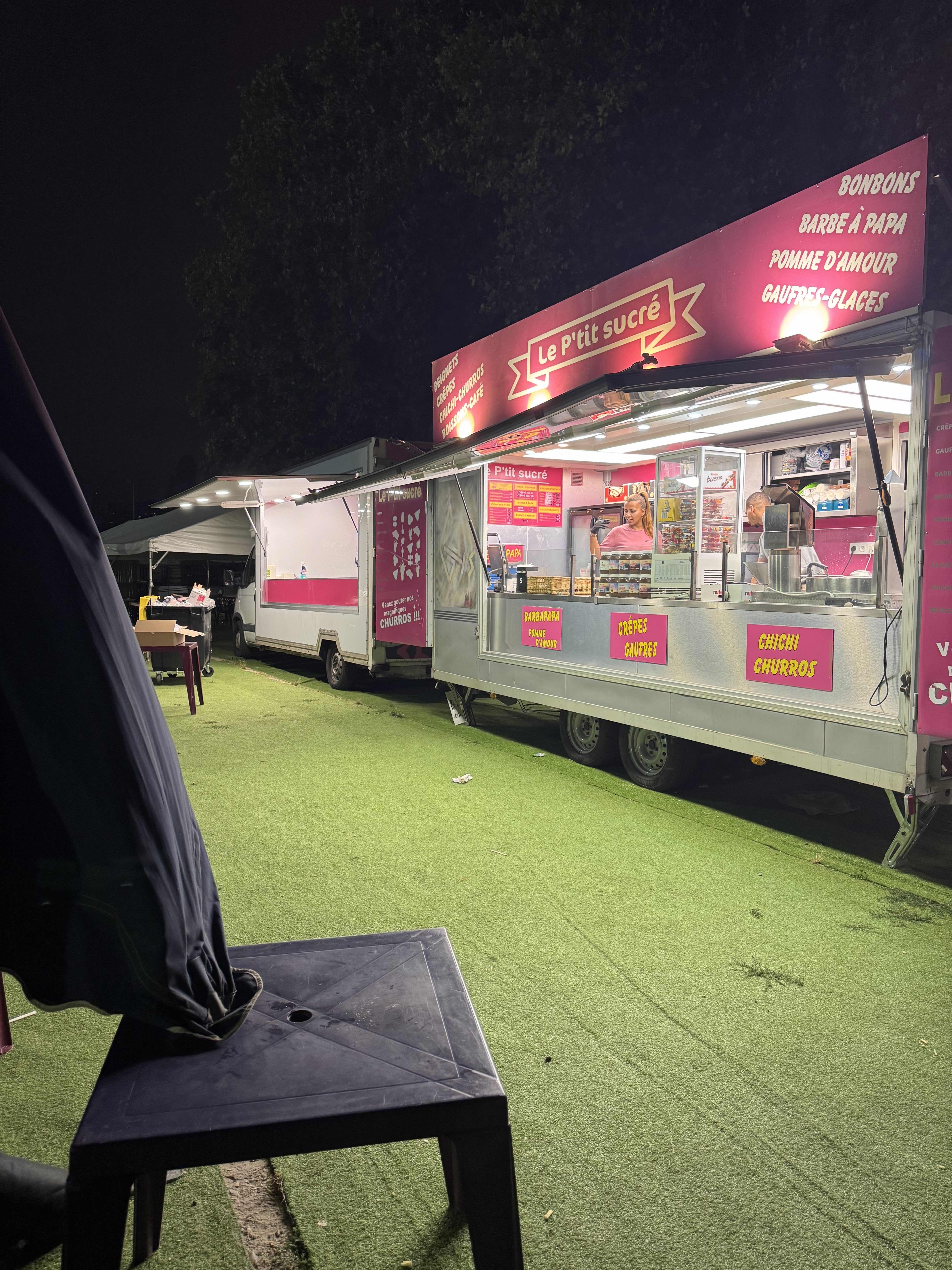 Stand traiteur P'tit Sucré en soirée